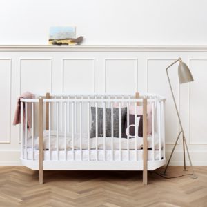 Hochwertige Massivholzmöbel in zartem Design: Die Kindermöbel aus der Oliver Furniture Wood Collection ist ein absoluter Hingucker. | Foto: Emilundpaulakids.de